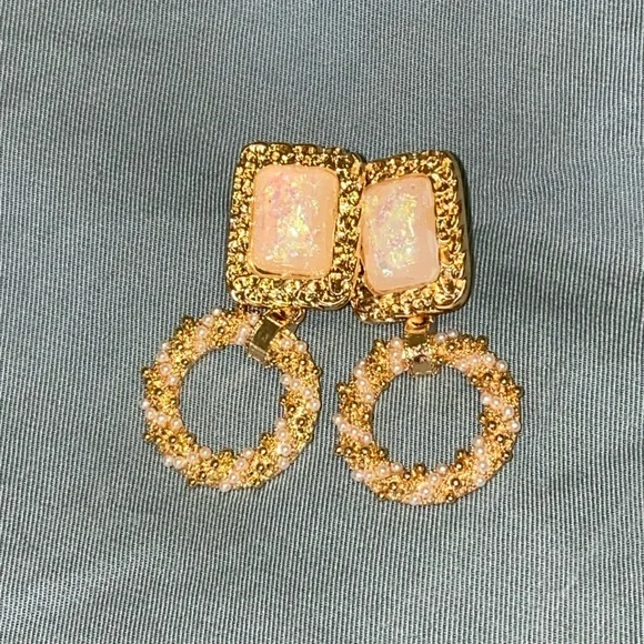 ✨🌈 Gold Square Drop Earrings 🌈✨ - Picture 7 of 14